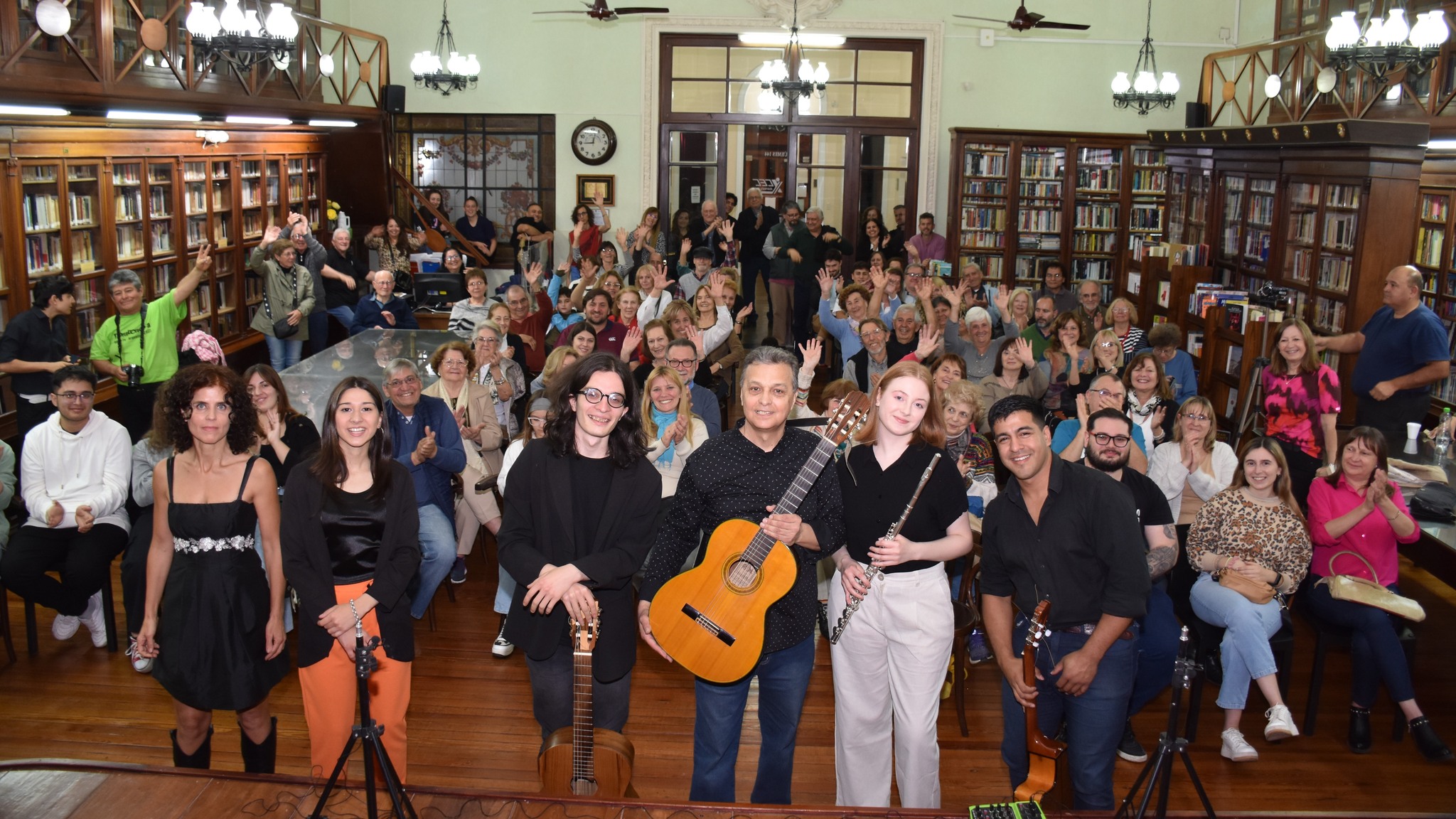 NOCHE DE MÚSICA Y EMOCIONES EN LA BIBLIOTECA